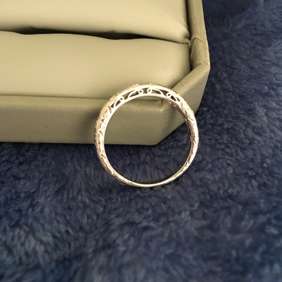 14k White Gold Filigree Ring. - Picture 2 of 8